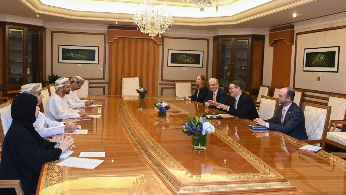 السيد بدر البوسعيدي يستعرض مجالات التعاون الاقتصادي مع وزير الدولة بالخارجية الألمانية