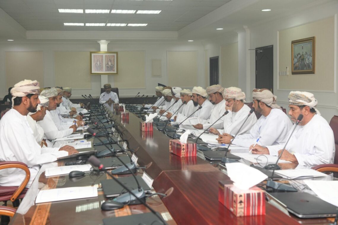 مناقشة تنفيذ مشروعات سياحية وخدمية في جنوب الشرقية