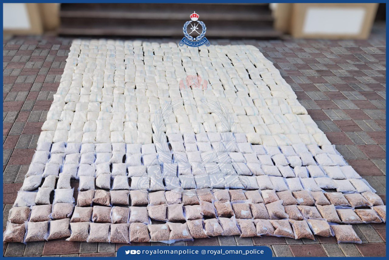 ضبط 3 مهربين بحوزتهم 1.8 مليون قرص مخدر