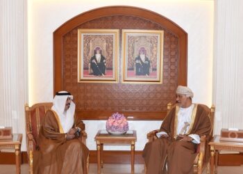 نيابة عن جلالة السلطان.. السيد شهاب بن طارق يودع السفير الإماراتي