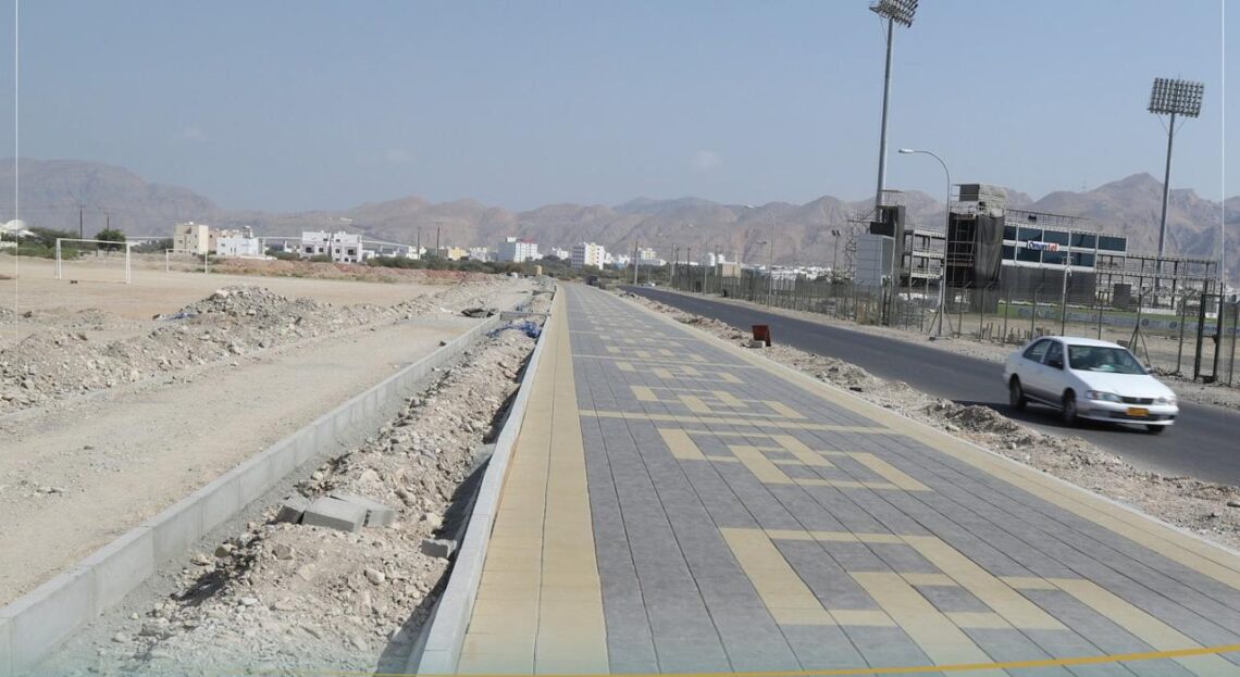بطول 1200 متر.. مواصلة تنفيذ ممشى مدينة النهضة بالعامرات