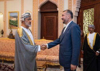 جلالة السلطان يتسلم رسالة خطية من الرئيس الإيراني