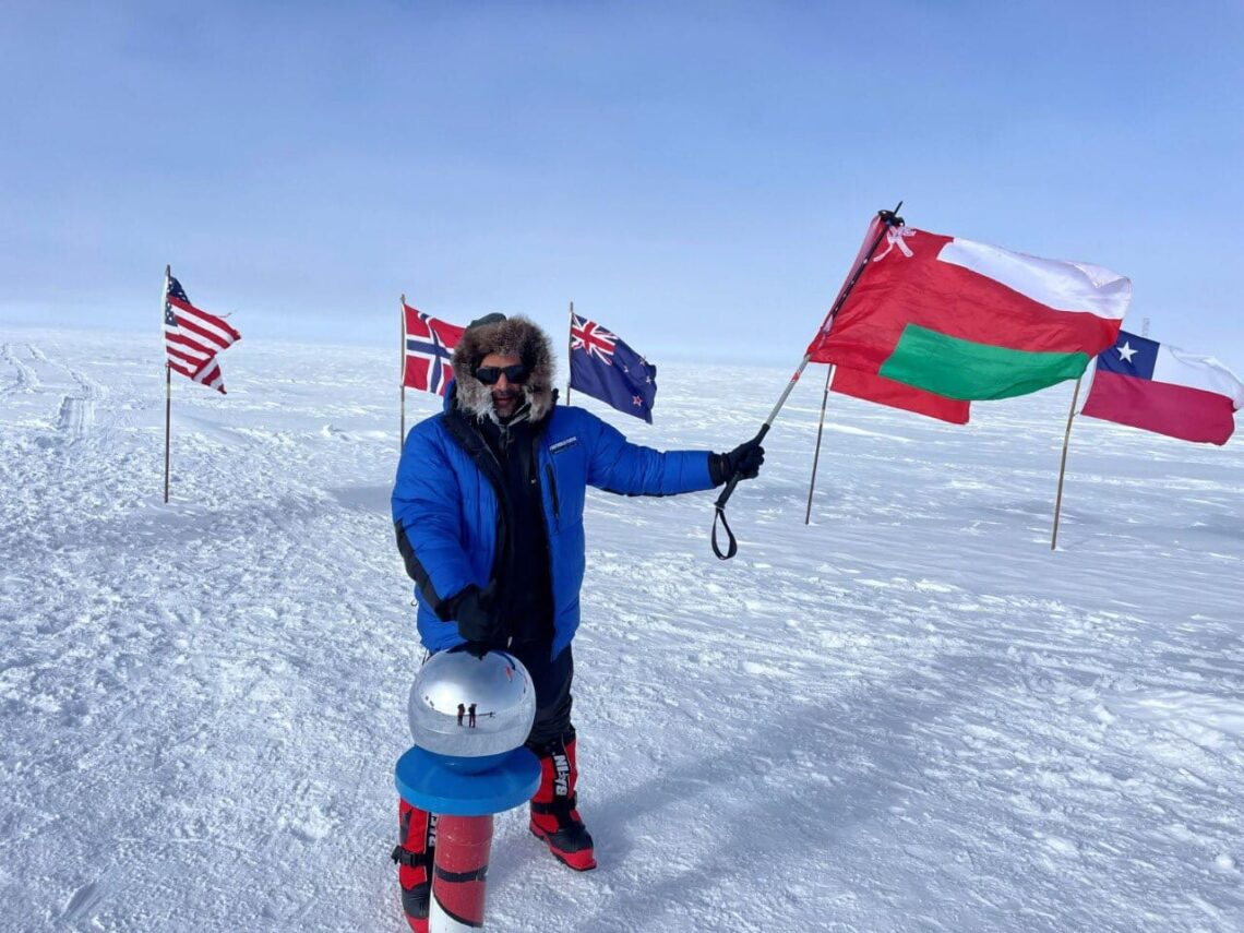 عماني يتمكن من تسلق أعلى قمة في قارة الانتاركتيكا