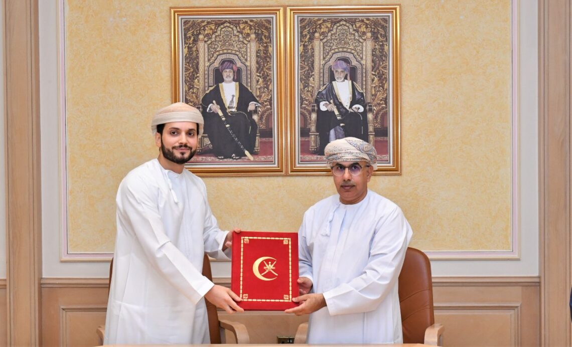 بالصور.. وزير الصحة يوقع برنامج تعاون لإجراء عمليات العيون لـ1000 مريض