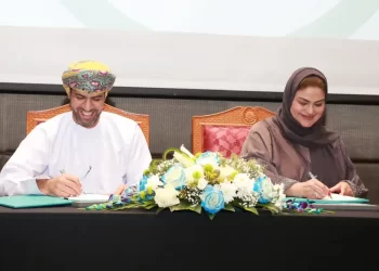 بقيمة 171 مليون ريال.. “العمانية للنطاق العريض” توقع اتفاقيات تمويلية لتوسيع تغطية الشبكات