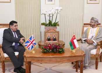 السيد بدر البوسعيدي يناقش تعزيز التعاون مع المملكة المتحدة