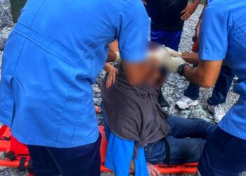 سقوط شخص من أعلى جبل في العوابي.. و”الدفاع المدني” تتدخل