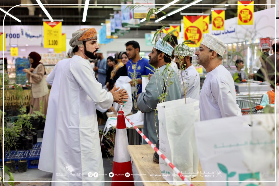 توزيع 3 آلاف شتلة من الأشجار البرية والمثمرة بالعامرات