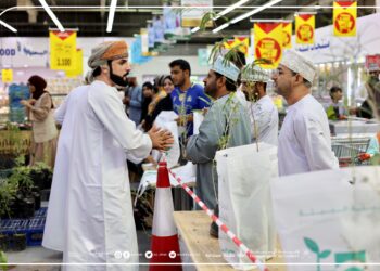 توزيع 3 آلاف شتلة من الأشجار البرية والمثمرة بالعامرات