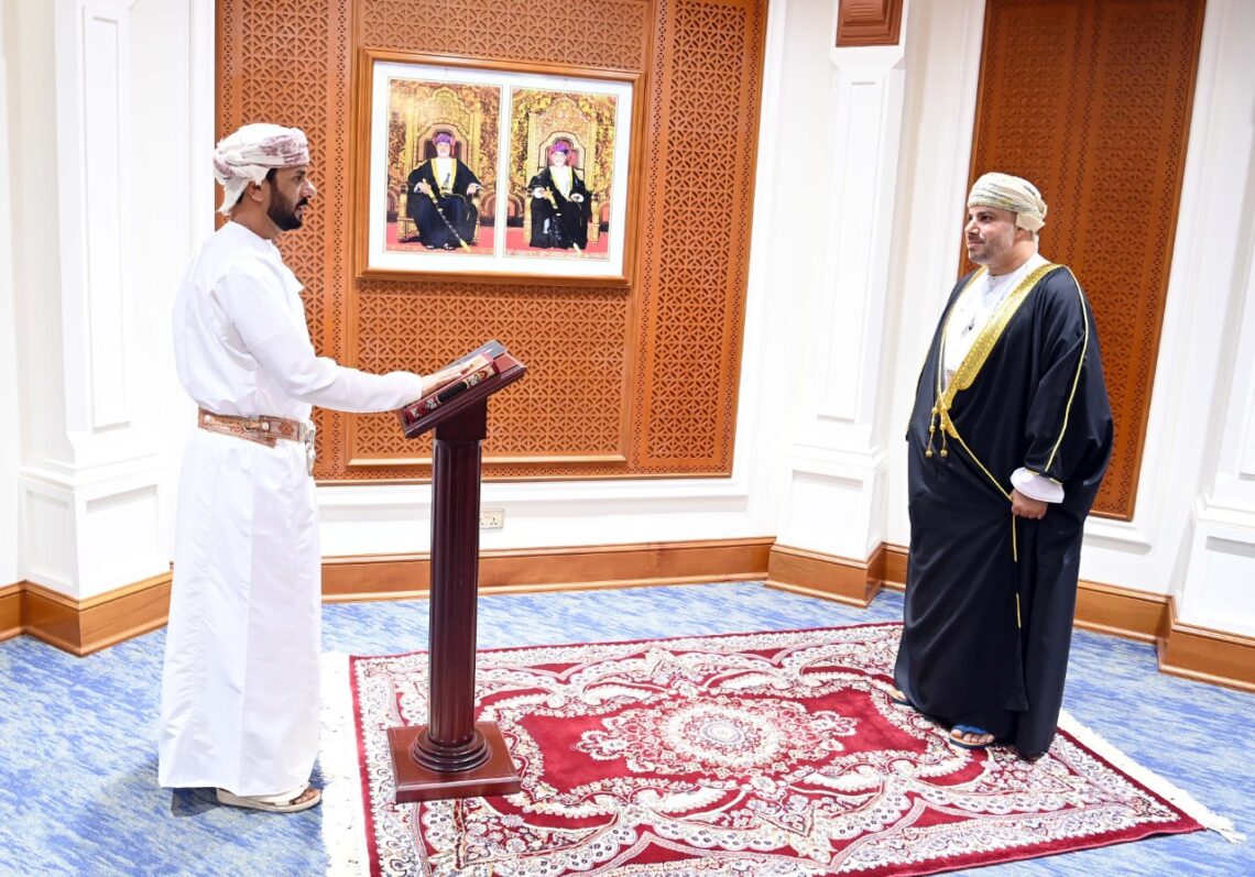 أعضاء المجلس البلدي بظفار يؤدون القسم