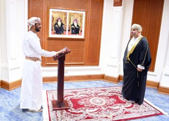 أعضاء المجلس البلدي بظفار يؤدون القسم