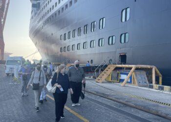 ميناء صلالة يستقبل 3415 راكبا على متن سفينة سياحية