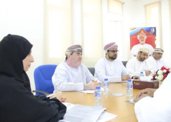 “العمل” تدرس معالجة تسريح إحدى الشركات لكوادر وطنية