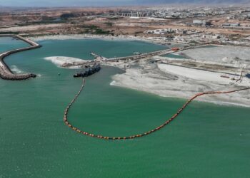 بدء مشروع تعميق حوض ميناء الصيد البحري في ريسوت