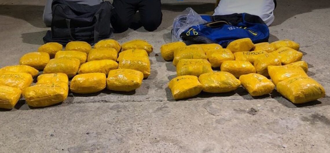 القبض على 3 أشخاص بتهمة حيازة المواد المخدرة