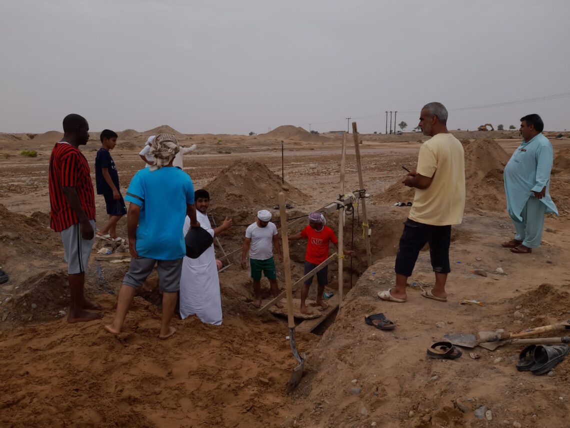 بدعم من “أوميفكو”.. بدء صيانة عدد من الأفلاج في الكامل والوافي