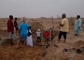 بدعم من “أوميفكو”.. بدء صيانة عدد من الأفلاج في الكامل والوافي
