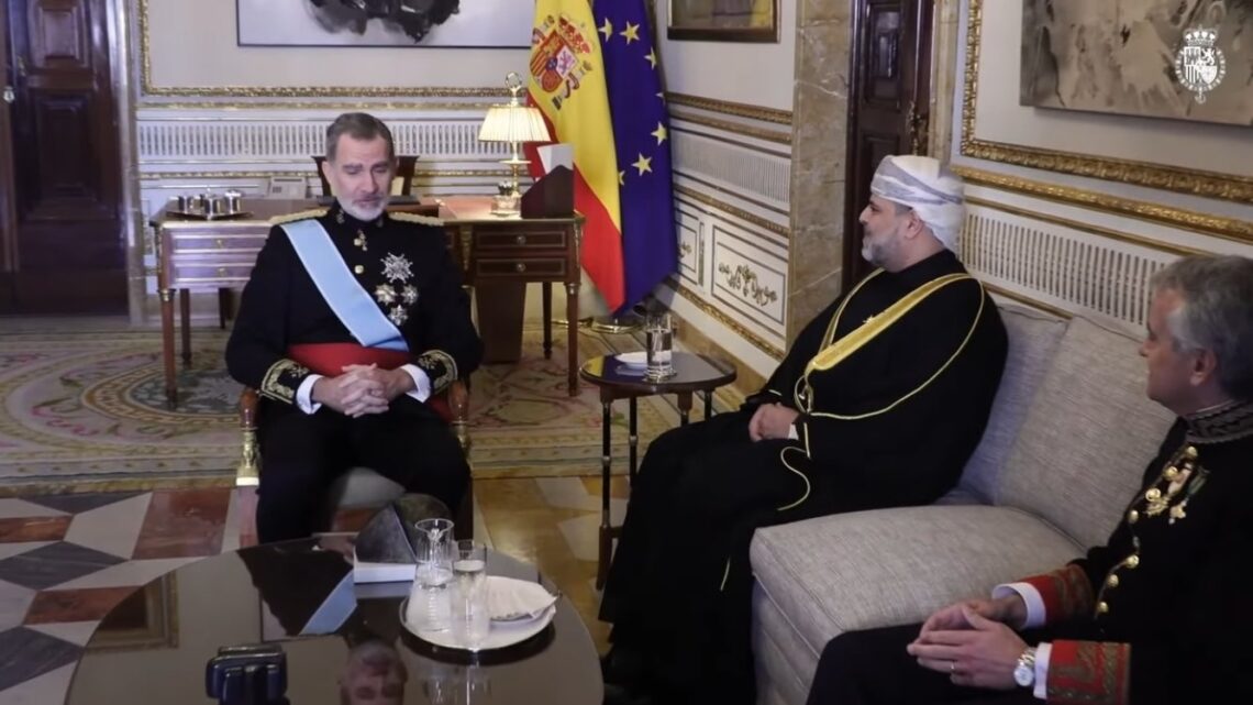 نقل تحيات جلالة السلطان إلى ملك إسبانيا