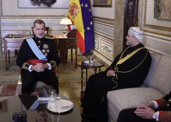 نقل تحيات جلالة السلطان إلى ملك إسبانيا