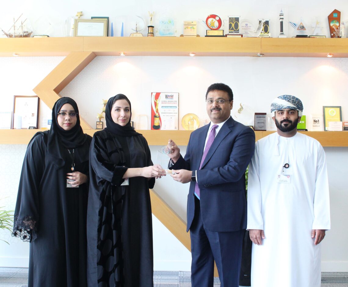 بنك مسقط يفوز بجائزة أفضل مؤسسة في مجال علاقات المستثمرين