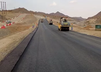نسبة إنجاز إصلاح أضرار طريق وادي الحواسنة بالخابورة تصل 85%
