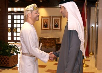 السيد بدر البوسعيدي يبحث التعاون المشترك مع وزير الخارجية الإماراتي