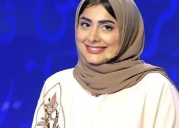 عائشة السيفية تتأهل للمرحلة الأخيرة من “أمير الشعراء”