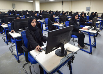 شرطة عمان السلطانية تستقبل دفعة جديدة من المواطنات