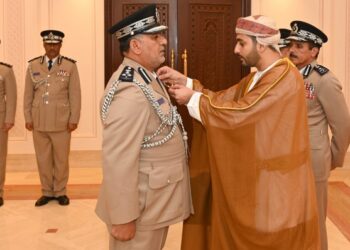 بالصور..جلالة السلطان ينعم بميدالية الثناء السلطاني لعدد من كبار ضباط الشرطة