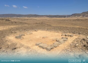 انتهاء أعمال المسح والتنقيب في موقعين أثريين بظفار