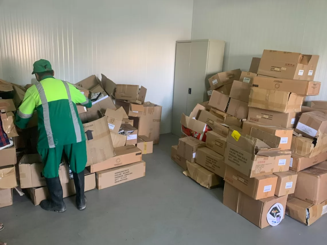 مداهمة منزل في مطرح.. ما السبب؟