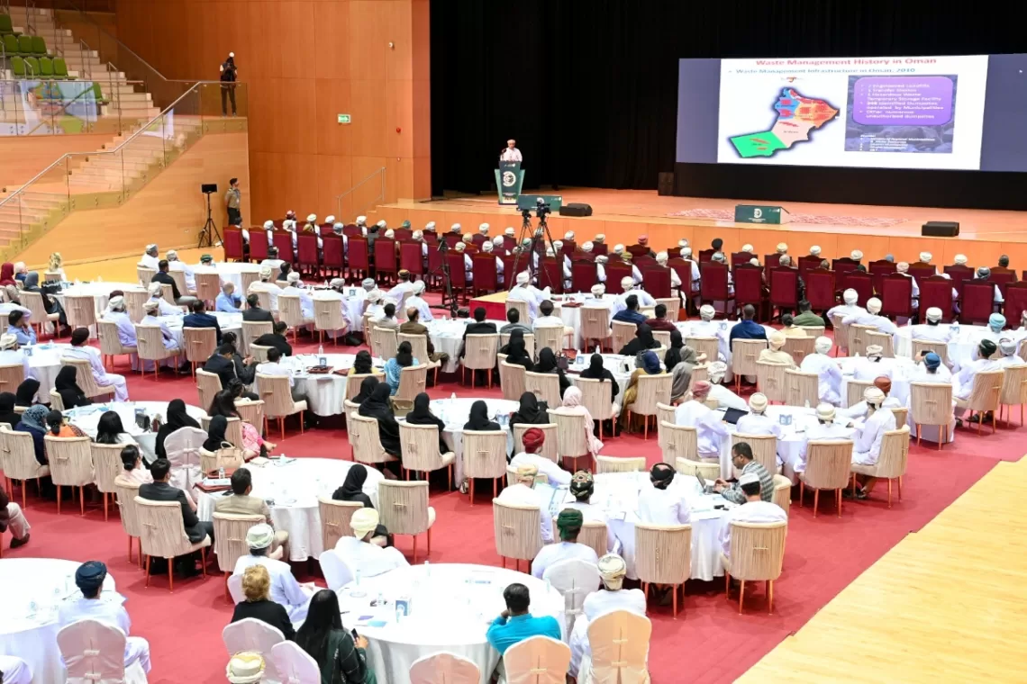 بالصور.. انطلاق فعاليات “المؤتمر الدولي للطاقة الخضراء” بصلالة