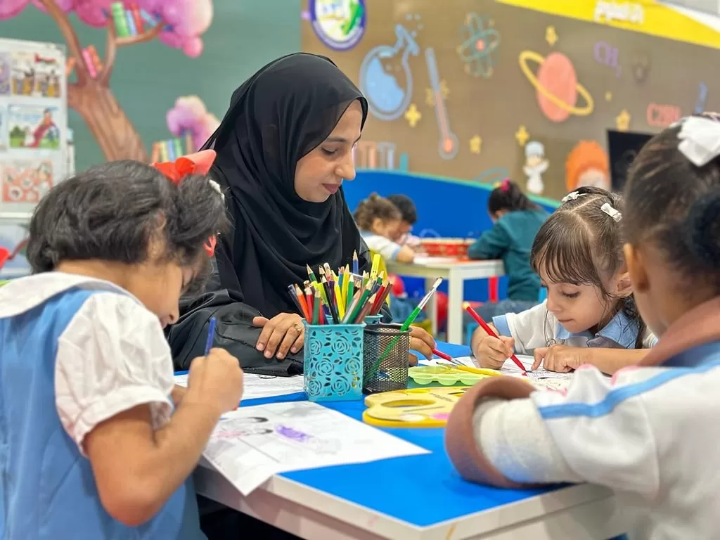 “العُمانية لحقوق الإنسان” تُقدم فعاليات وأنشطة متواصلة في معرض الكتاب