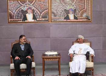 مسؤول عسكري إيراني يصل سلطنة عُمان