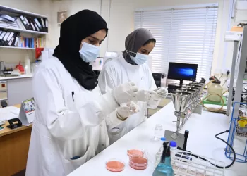 “الصحة” تحتفل بوضع حجر الأساس للمختبر المركزي للصحة العامة بالسيب
