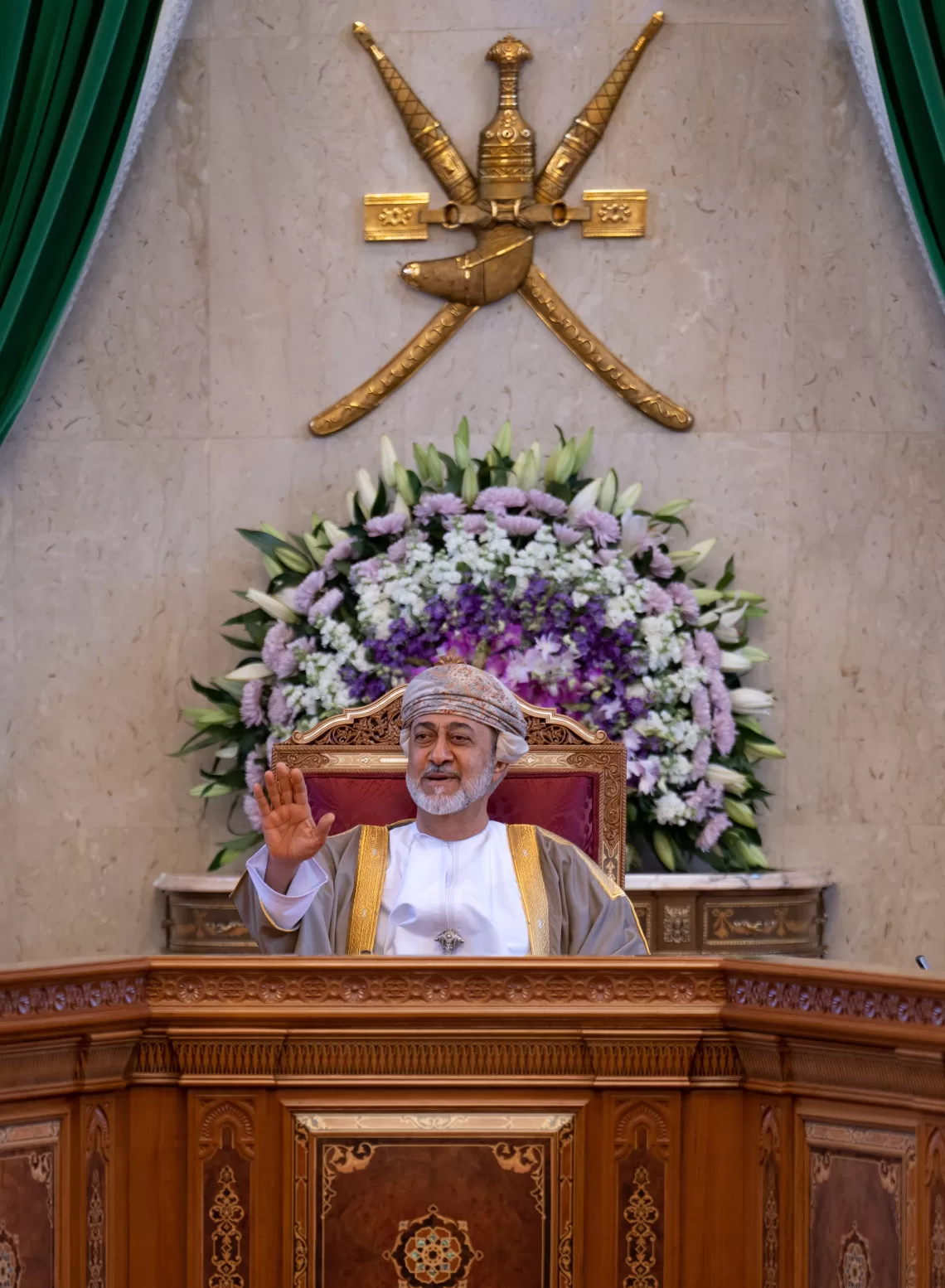 بالصور.. جلالة السلطان يترأس اجتماع مجلس الوزراء