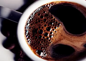 القهوة لا تمنحك مزيدا من الطاقة.. وهذه طريقة تفاعل الكافيين مع مركبات الجسم