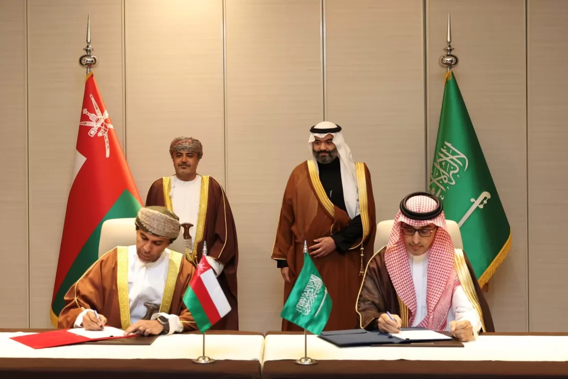 توقيع برنامج تنفيذي في مجال الربط الرقمي واستثمار الكابلات البحرية بين عمان والسعودية
