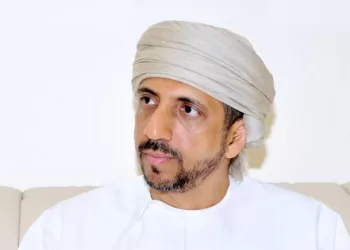 محافظ مسندم لـ”شؤون عمانية”: مبادرة “تواصل” تساهم في رفع الوعي المجتمعي بدور القطاع المصرفي