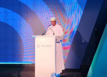 الوحيد من نوعه في الشرق الأوسط.. رئيس بلدية مسقط يدشن مركز الأعمال  بالموج مسقط