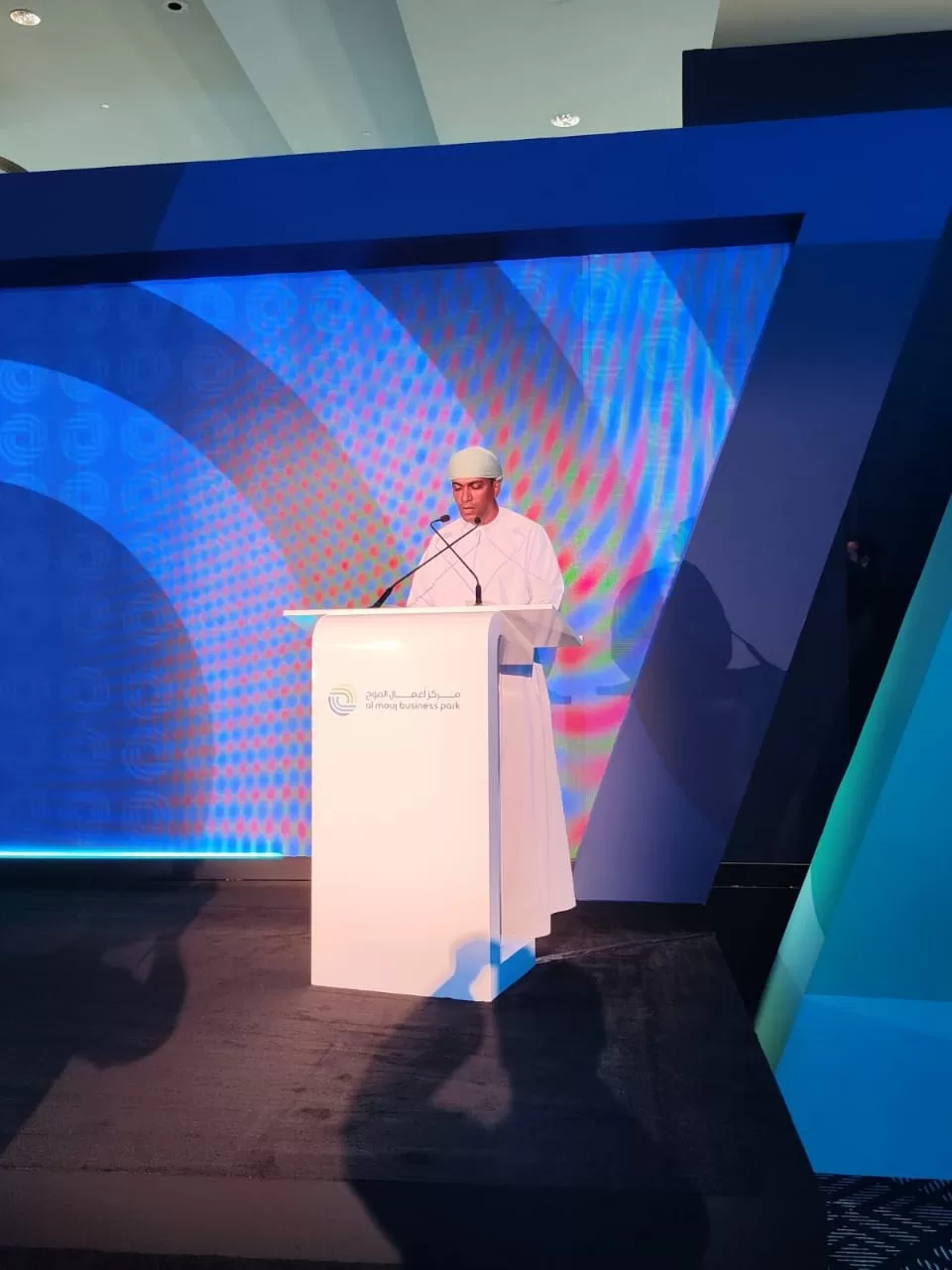الوحيد من نوعه في الشرق الأوسط.. رئيس بلدية مسقط يدشن مركز الأعمال بالموج مسقط