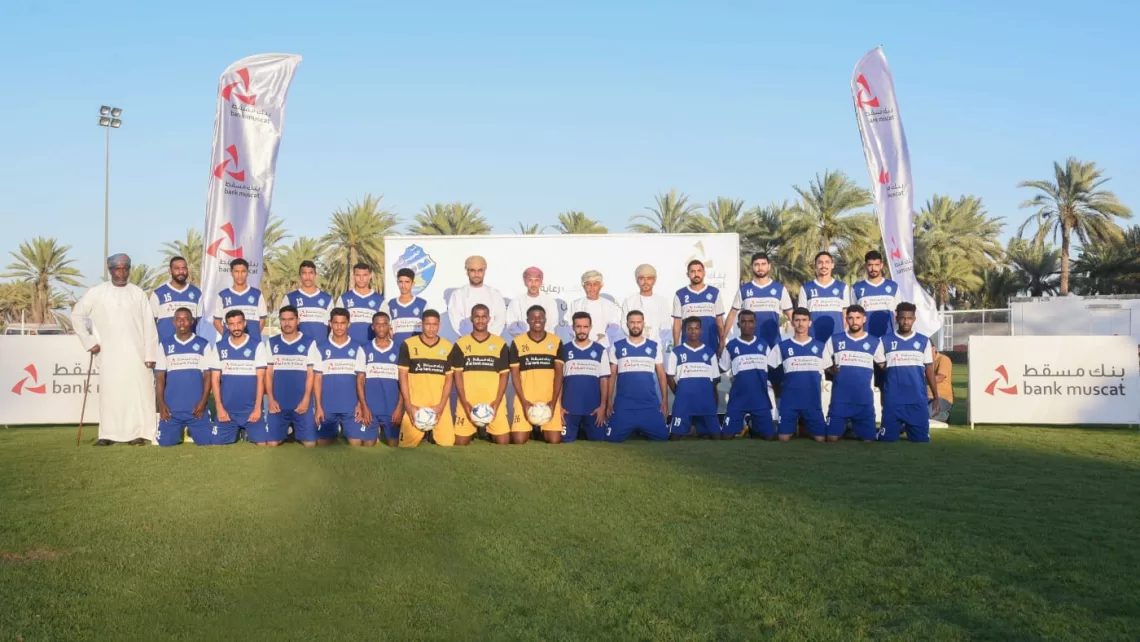 بنك مسقط يفتتح مشروع إنارة ملعب فريق الخويرات بولاية الخابورة ضمن برنامج “الملاعب الخضراء”