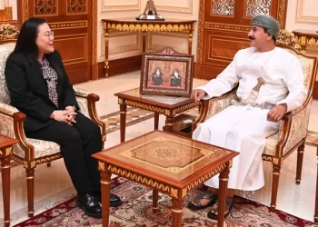 وزير المكتب السلطاني يلتقي عددا من سفراء الدول
