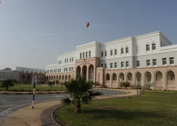 الحكم بالإدانة وغرامة مالية ضد مؤسسة تجارية في الرستاق