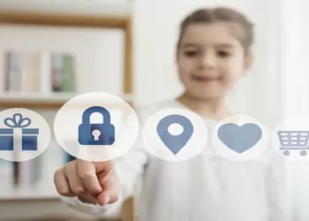 بهذه الطرق يمكن الحفاظ على أمان أطفالك أثناء استخدام الإنترنت