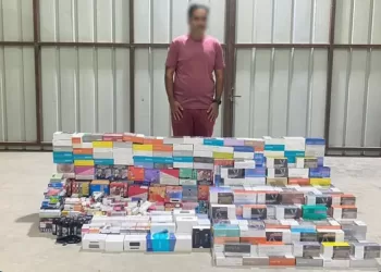 مداهمة موقع للعمالة الوافدة في العامرات.. وهذه هي الضبطيات