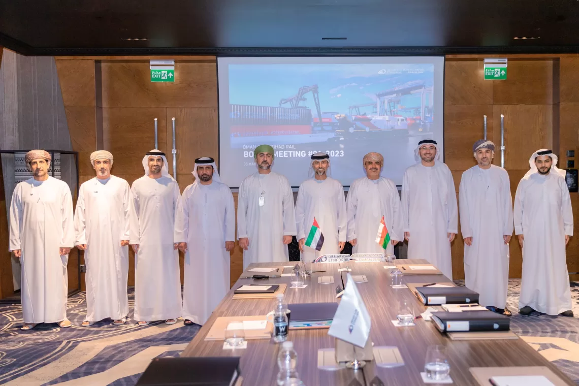 مجلس إدارة “عُمان والاتحاد للقطارات” يطلع على سير العمل في مشروع شبكة السكك الحديدية العُمانية الإماراتية