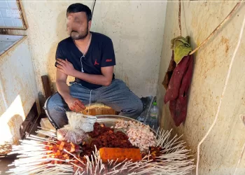 لهذا السبب.. مداهمة مقر لعمالة وافدة في مسقط