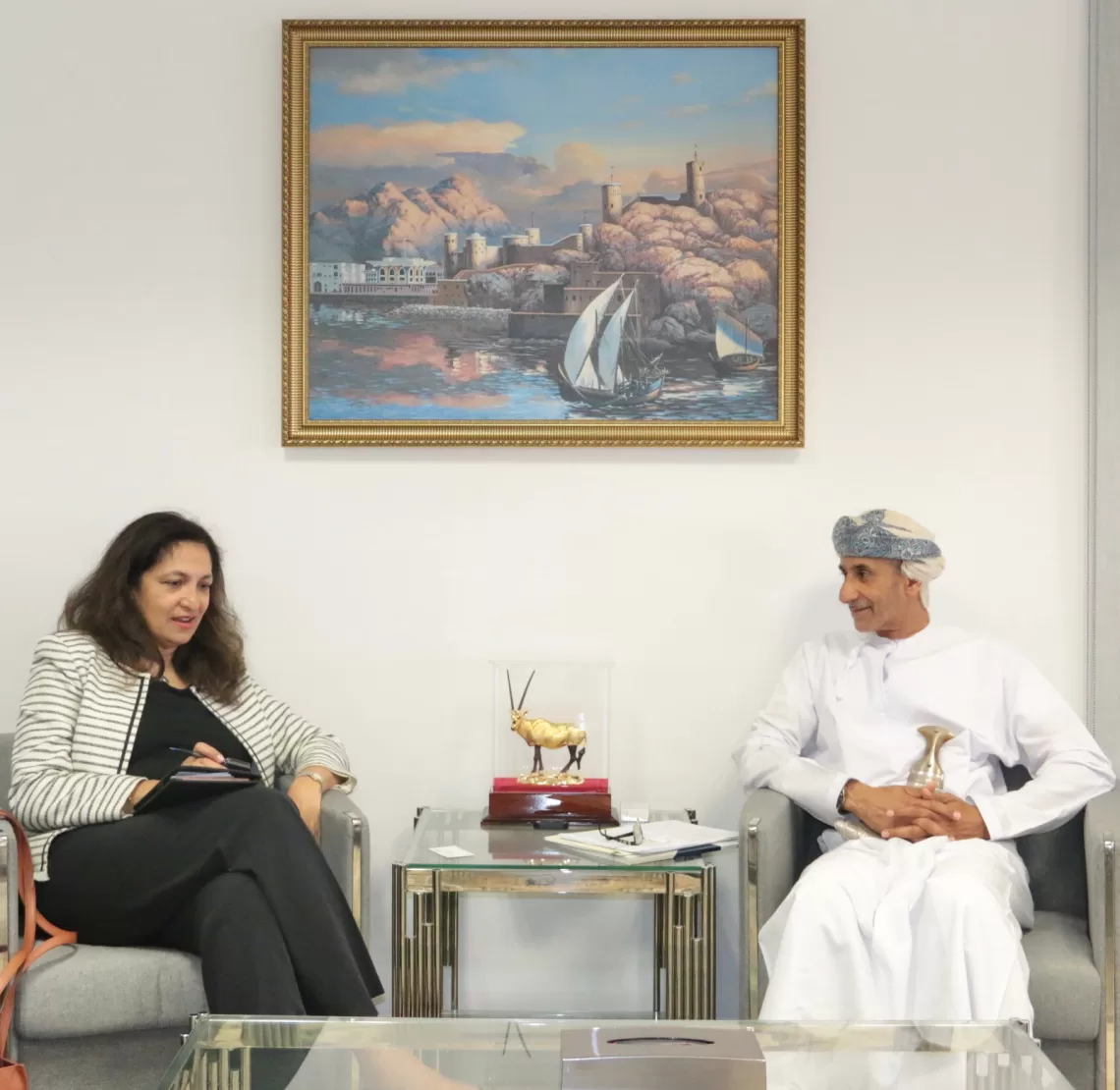 مسؤولة أمريكية تطلع على جهود اللجنة العمانية لحقوق الإنسان