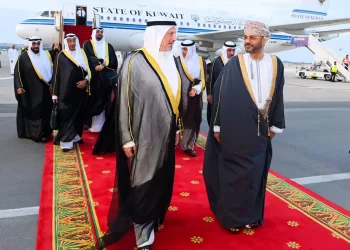 وزير خارجية الكويت يصل سلطنة عُمان